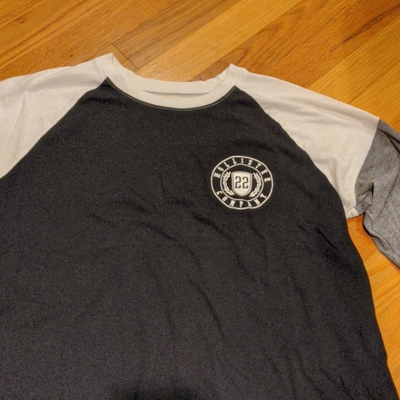 Hollister Los Angeles Long Sleeve Tee - Picture 2 of 4